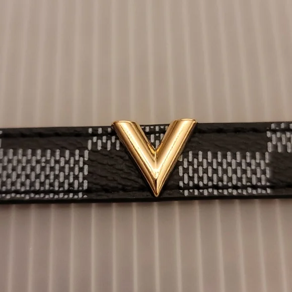 MARIMAX COUTURE CUSTOM DESIGN V SIGNATURE BRACELET - Picture 4 of 7